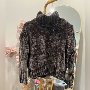 Women’s high-neck Sweater